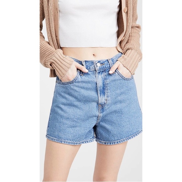 Aritzia Pants - nwot Levis High loose short Number one 23